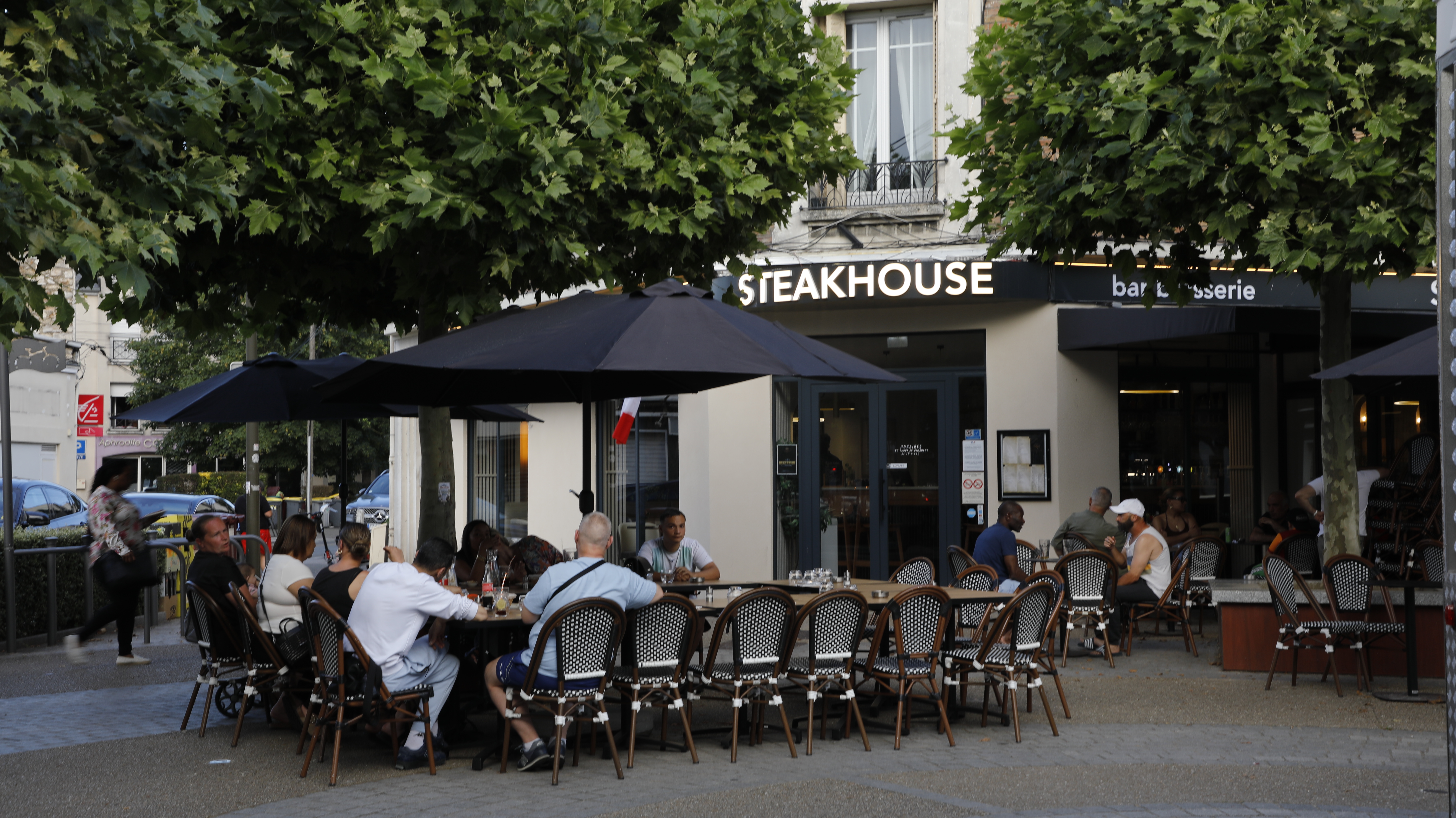 Dressage d'assiette au Steak House Centre